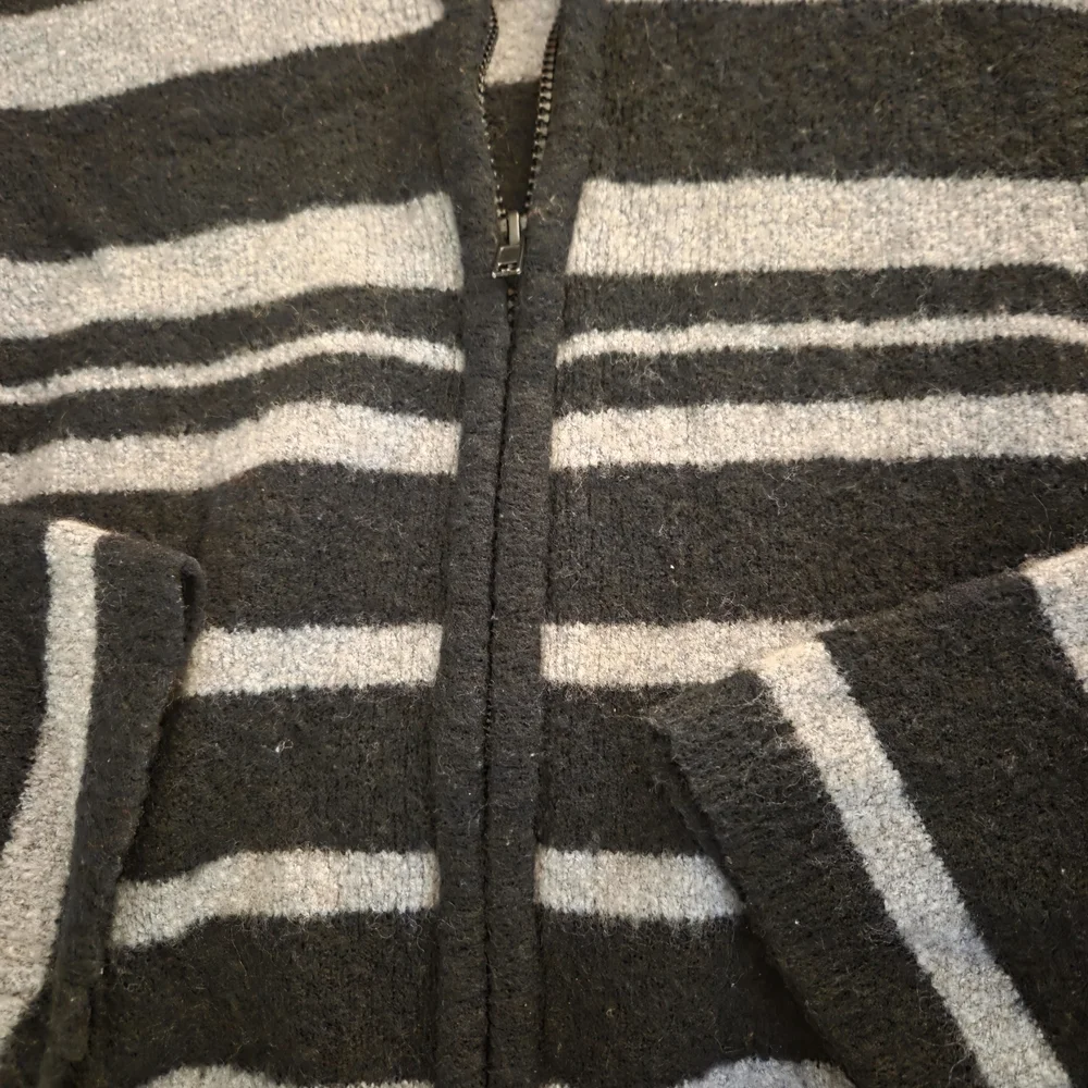 Y2K US 3 Black Gray Hooded Zip Sweater Size Large Flare Sleeve 2000s Vintage